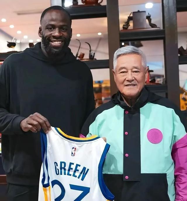 卓然, 反而显得特
